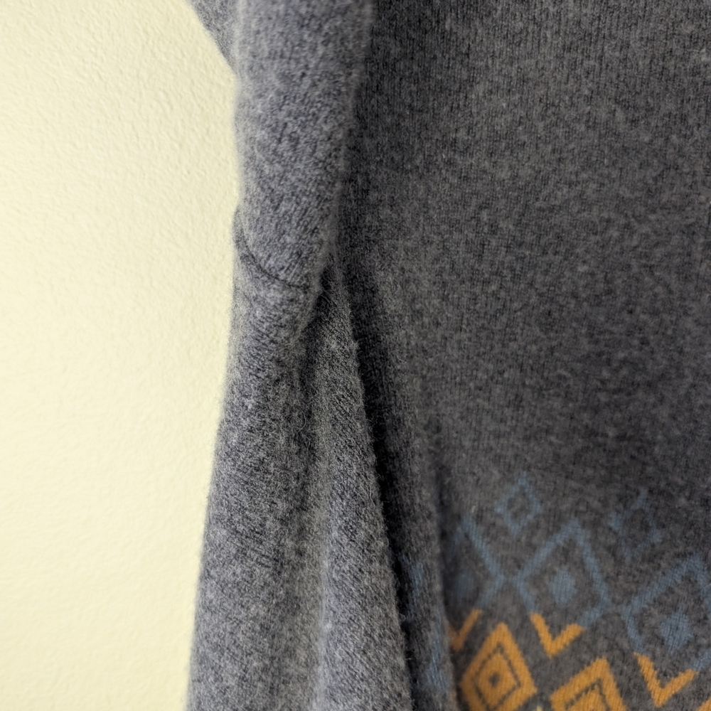 Gray Open Front Cardigan with Patterned Hem - image 8